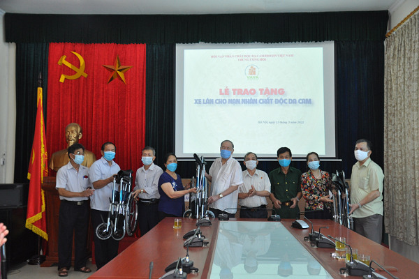 Trung ương Hội: Tổ chức trao tặng xe lăn cho nạn nhân chất độc da cam